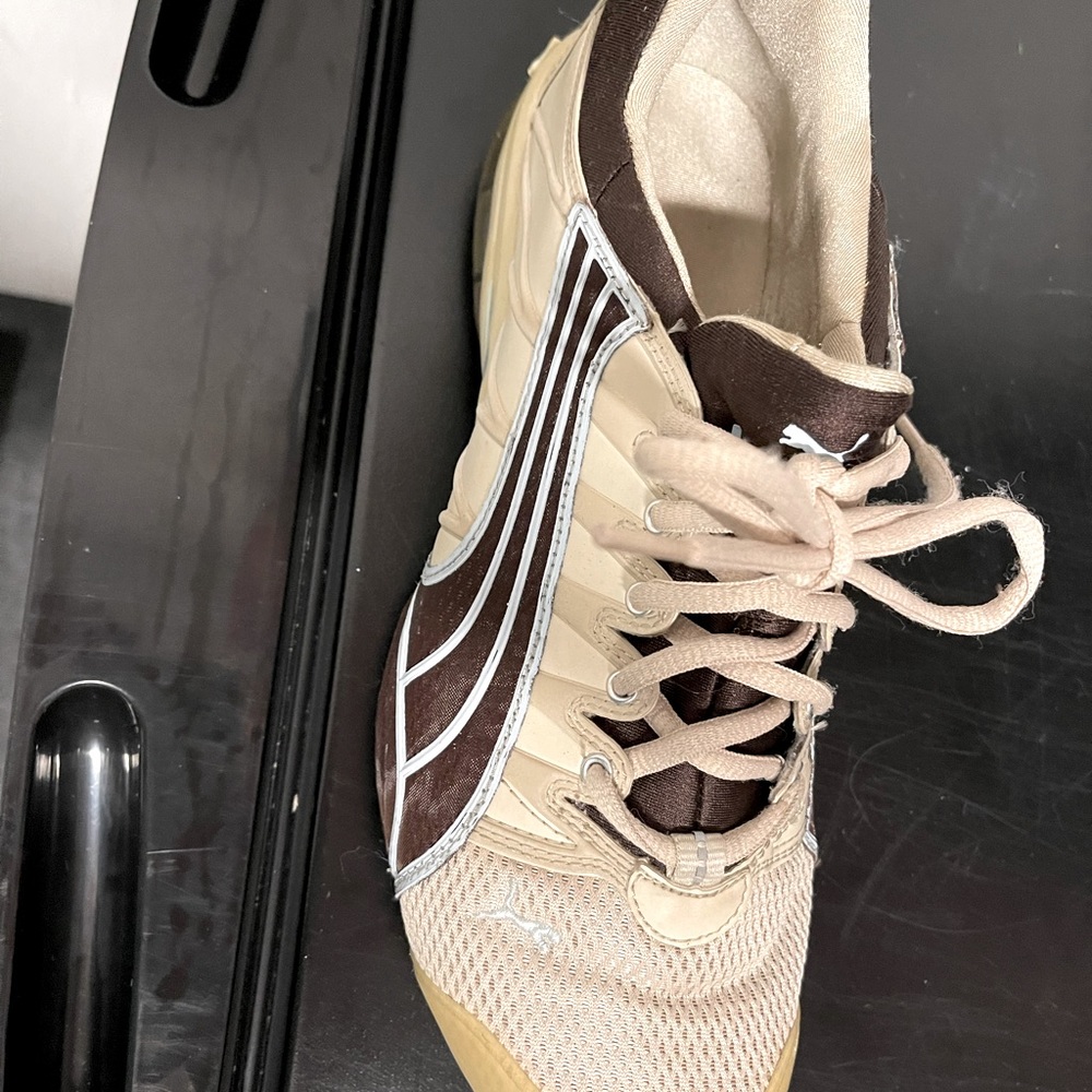 Women’s puma tennis shoes size 8